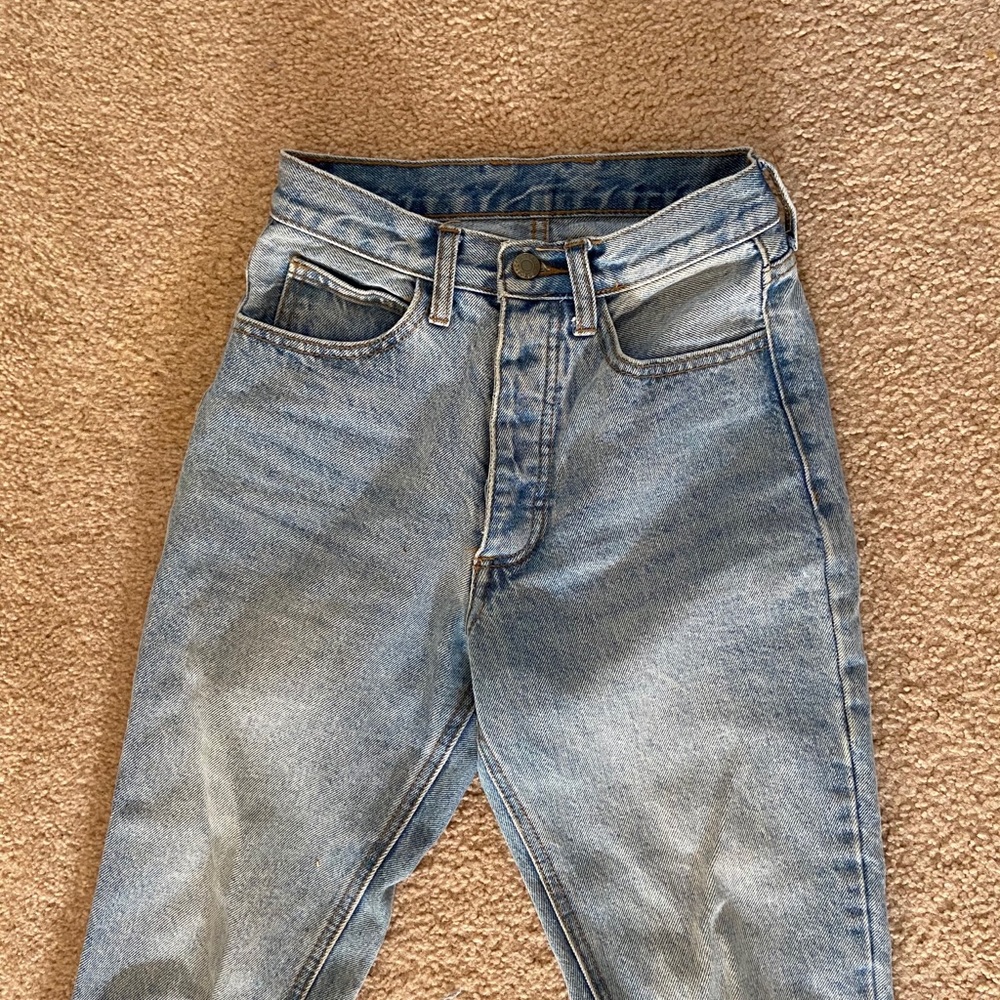 High wasted light wash jeans